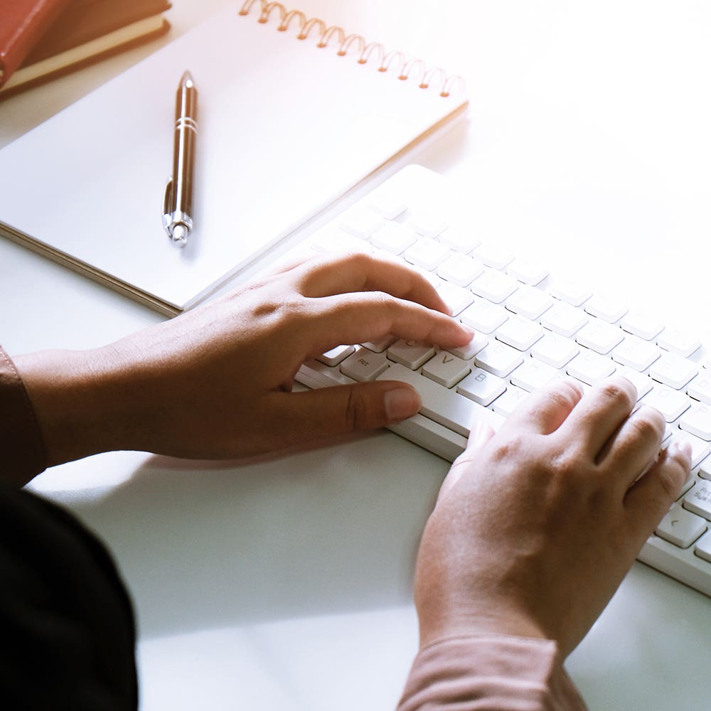 press release writing course - delegate at a kepboard