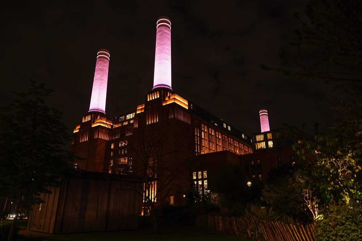 EDITORIAL USE ONLY The chimneys at Battersea Power Station in London are lit up pink as ‘Mummy Pig’ and ‘Daddy Pig’ from tele