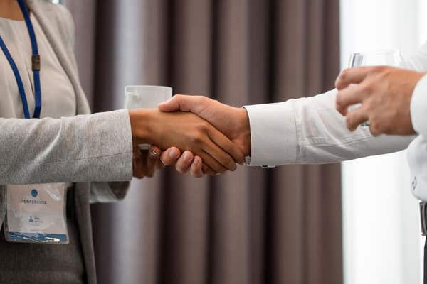 WXTTY5 business, partnership and cooperation concept – handshake of people at international conference