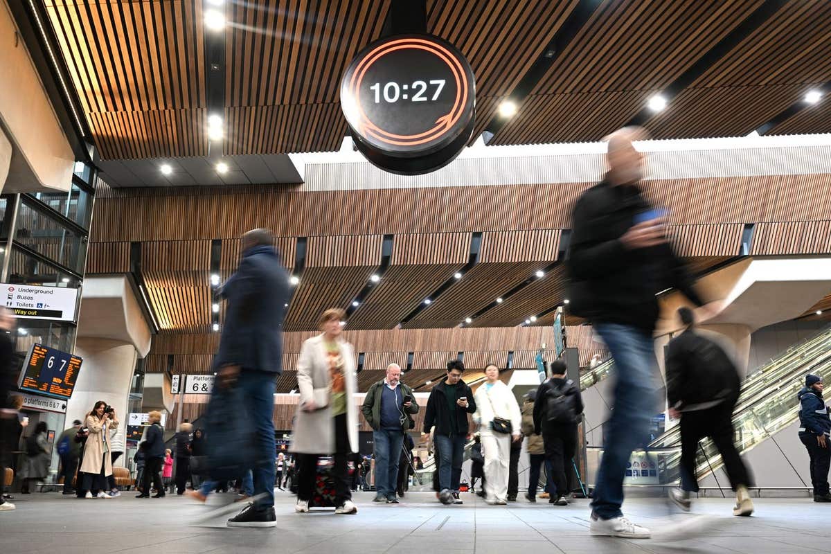 EDITORIAL USE ONLY A new 1.8-metre-tall railway timepiece is unveiled at London Bridge station, designed by Design Bridge and
