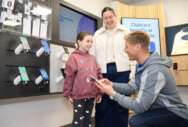 EDITORIAL USE ONLY Jeff Brazier with Lana Hordle and Thea, aged 8, at a Tesco Mobile store in Watford, where he encourages cu