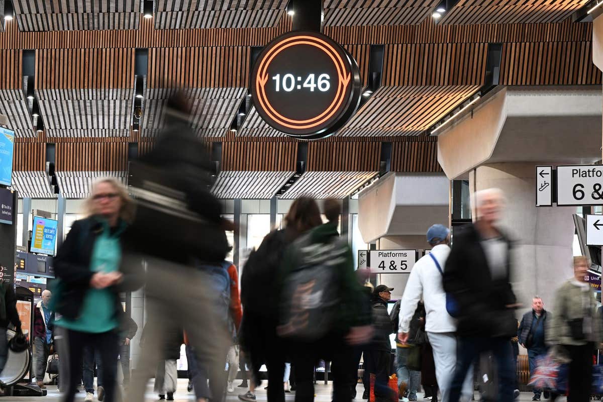 EDITORIAL USE ONLY A new 1.8-metre-tall railway timepiece is unveiled at London Bridge station, designed by Design Bridge and