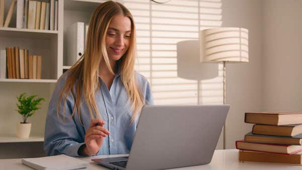 2Y8WXDN Caucasian pupil high school student girl woman Caucasian lady teenager preparing exam studying learning distant at ho