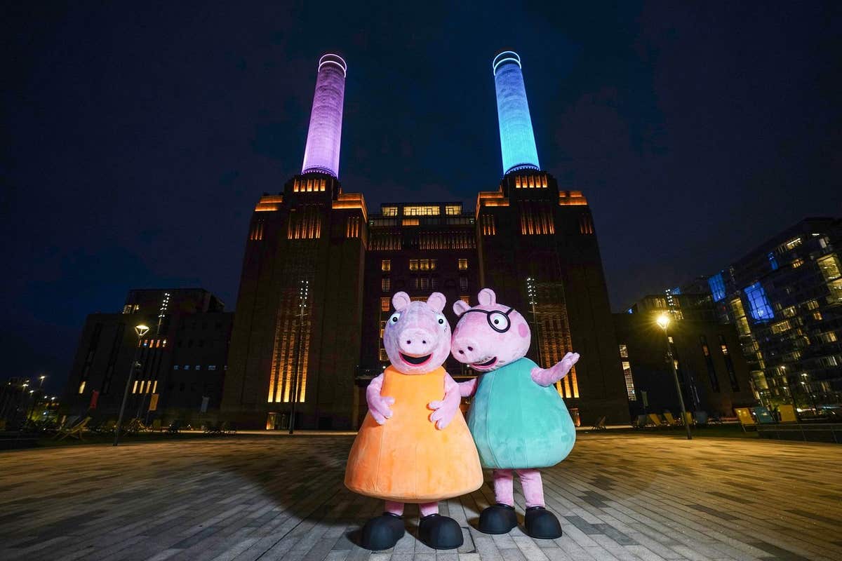 EMBARGOED TO 0001 FRIDAY APRIL 25 EDITORIAL USE ONLY ‘Mummy Pig’ and ‘Daddy Pig’ from television series Peppa Pig, at Batters