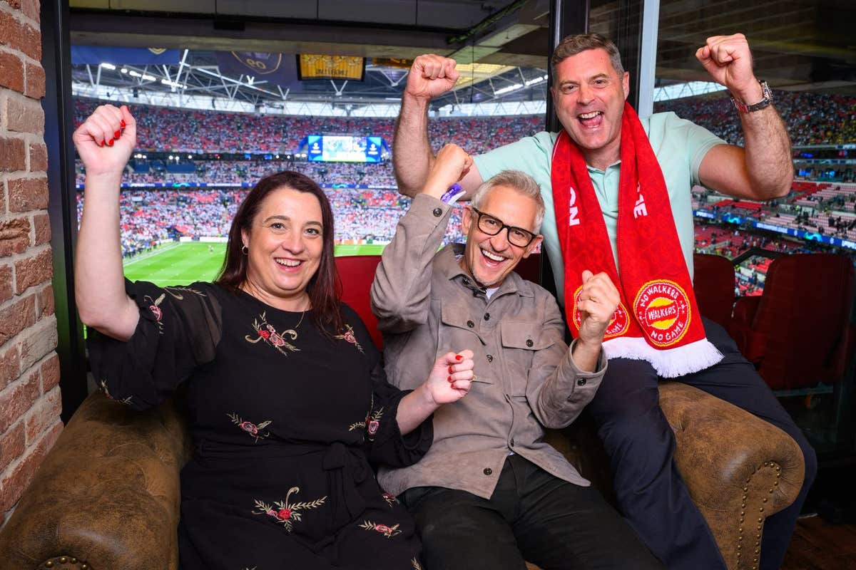 EDITORIAL USE ONLY Competition winners, Sarah Carter and Mark Slaughter from Portsmouth, with Gary Lineker ahead of tonight’s