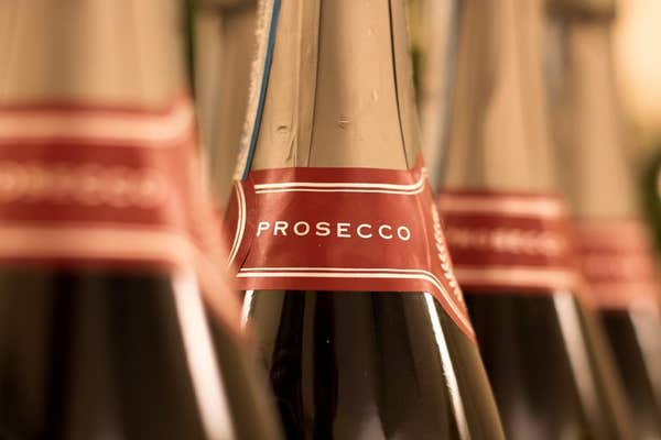 R7N15X Prosecco bottles in close-up showing label around neck of bottle