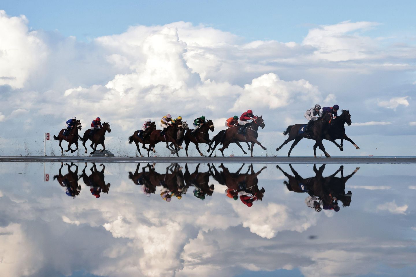 Runners and riders in action durnig the O'NEILLS.COM Handicap at Laytown Races in County Meath, Ireland. Picture date: Thursday September 4, 2025.